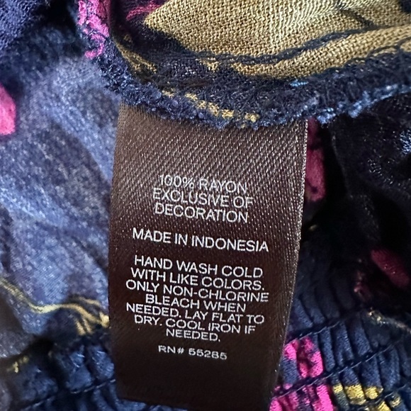 Express Navy & Pink Floral Bell Sleeve Blouse Size XS - Picture 16 of 17